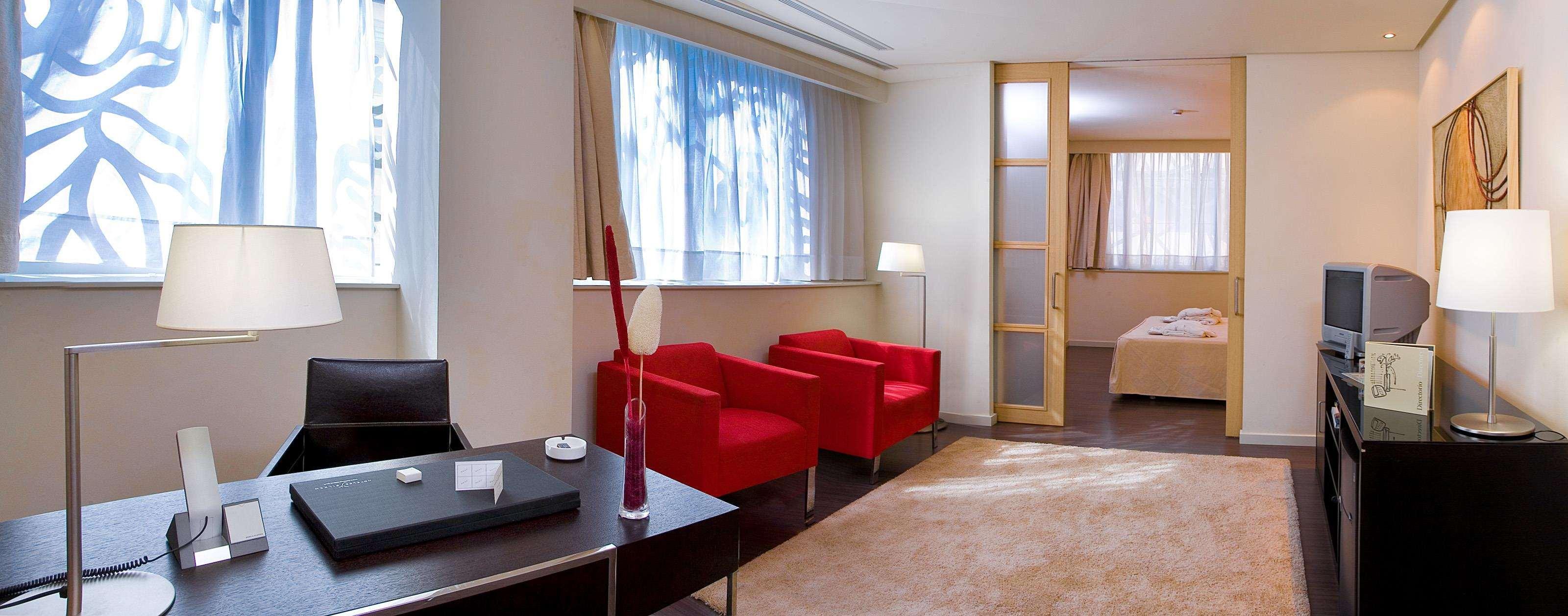 Hotel Silken Puerta 4*