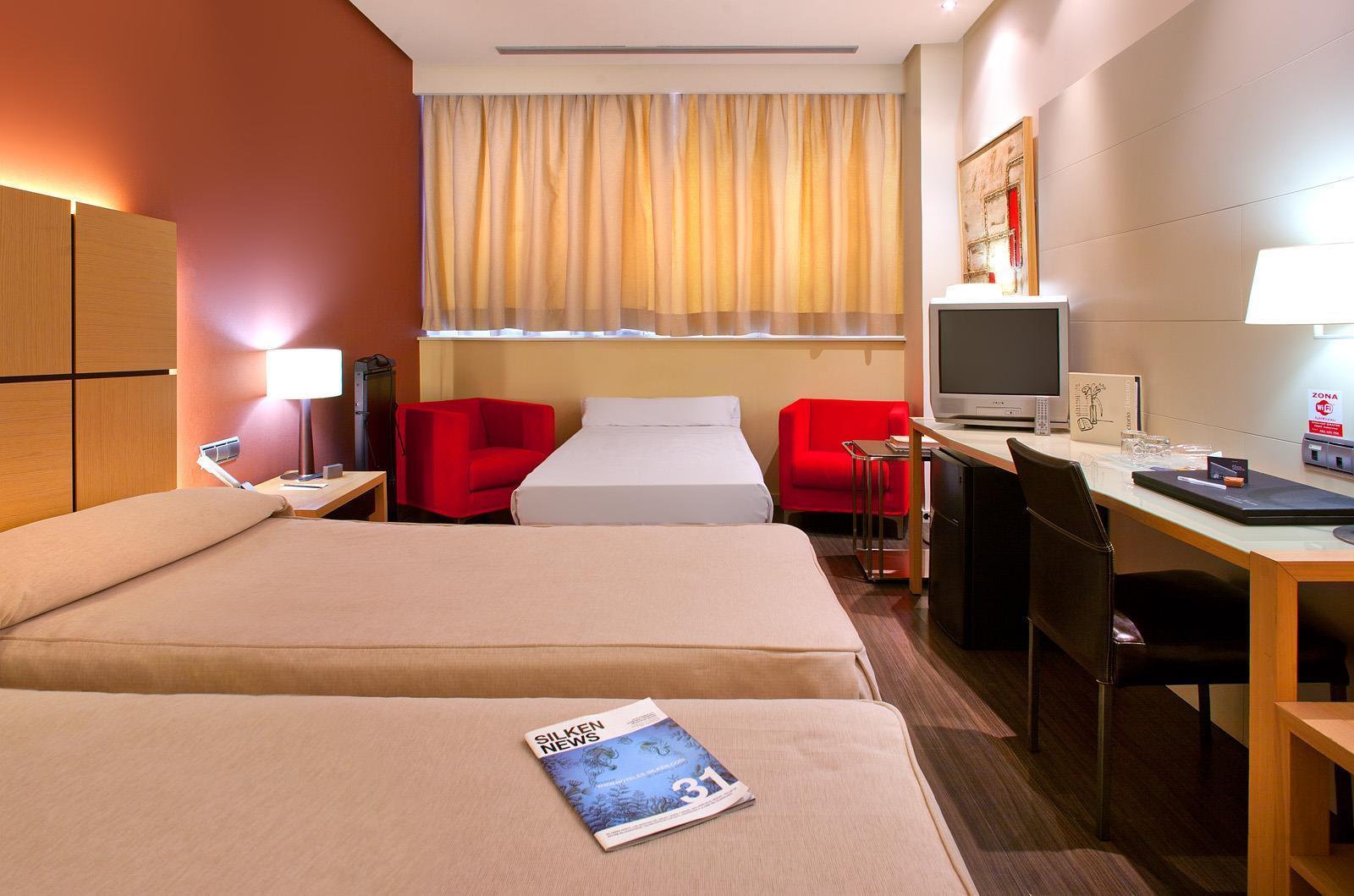 Hotel Silken Puerta 4*
