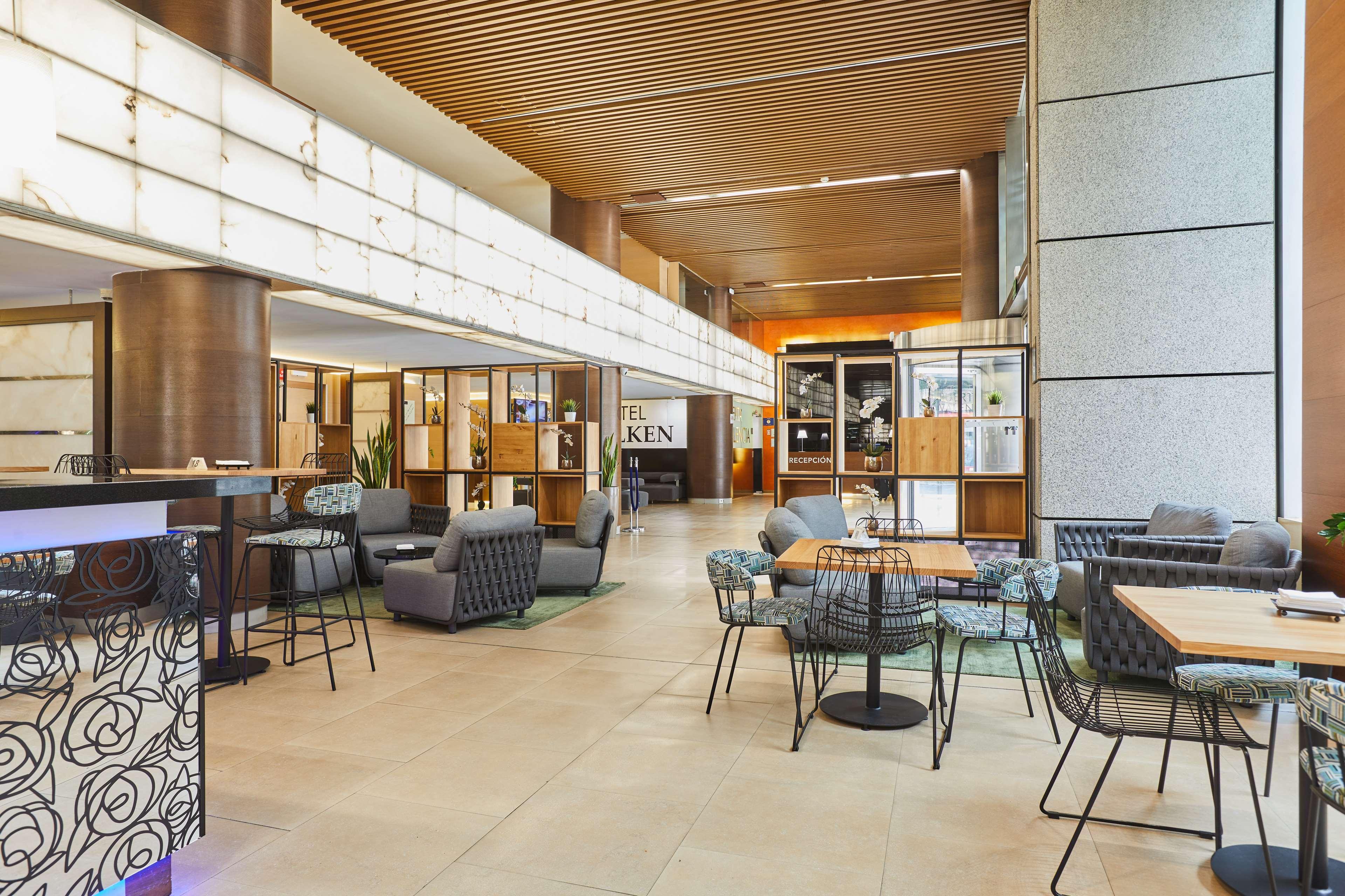 Hotel Silken Puerta 4*