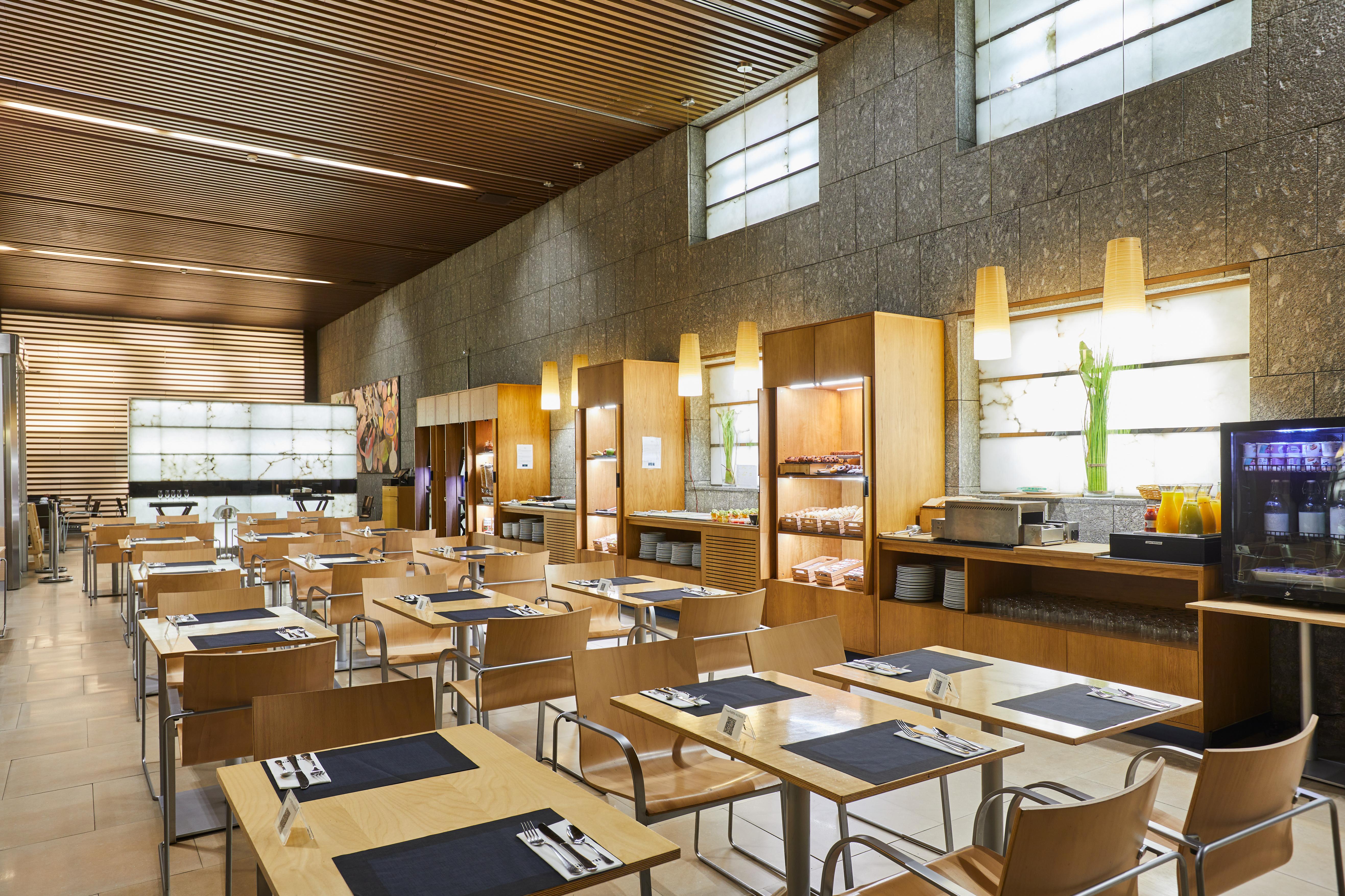 Hotel Silken Puerta 4*