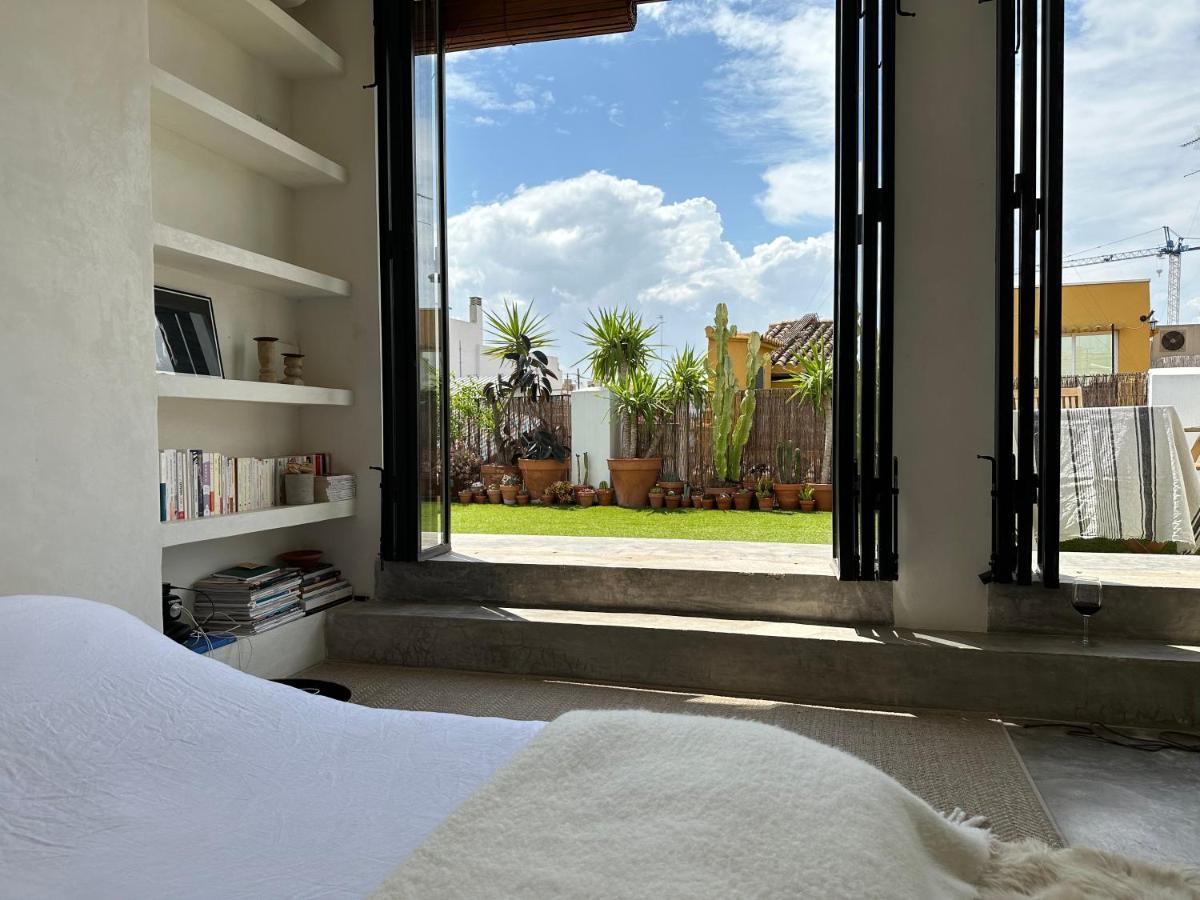 Serranos Apartment