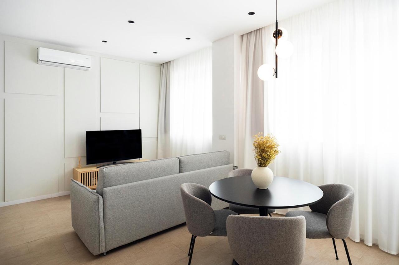 Blanq Marina Suites Aparthotel Valencia