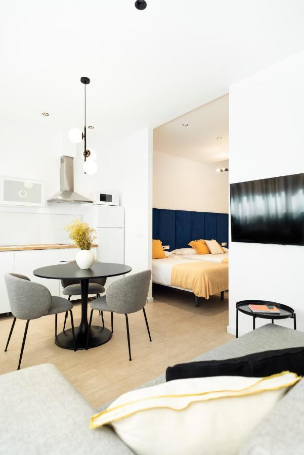 Blanq Marina Suites Aparthotel