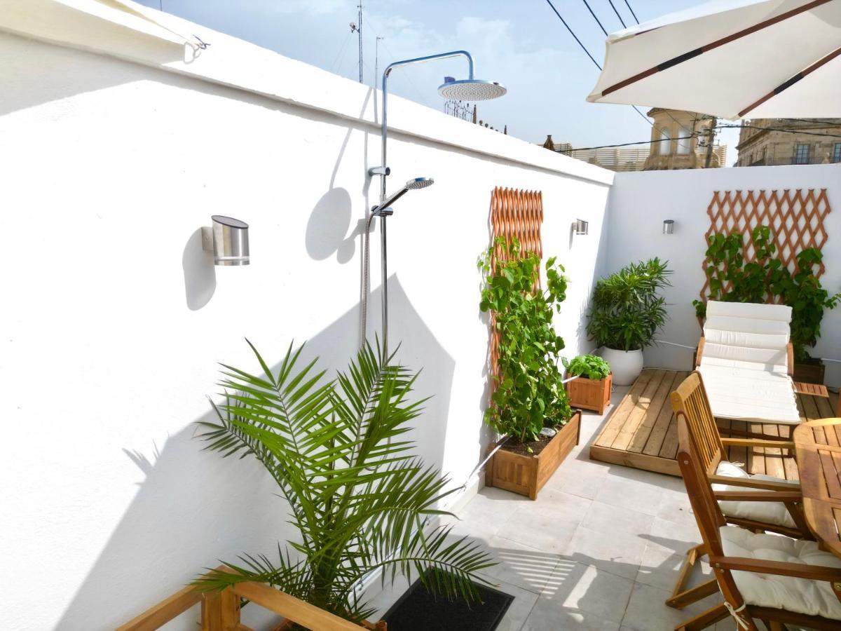 Luxury Center Apartment