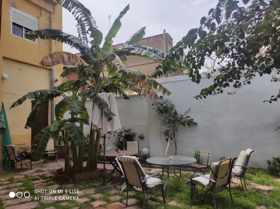 Precioso Con A/a En Ruzafa Con Terracita Privada Y Acceso A Un Jardin, 2-3 Personas