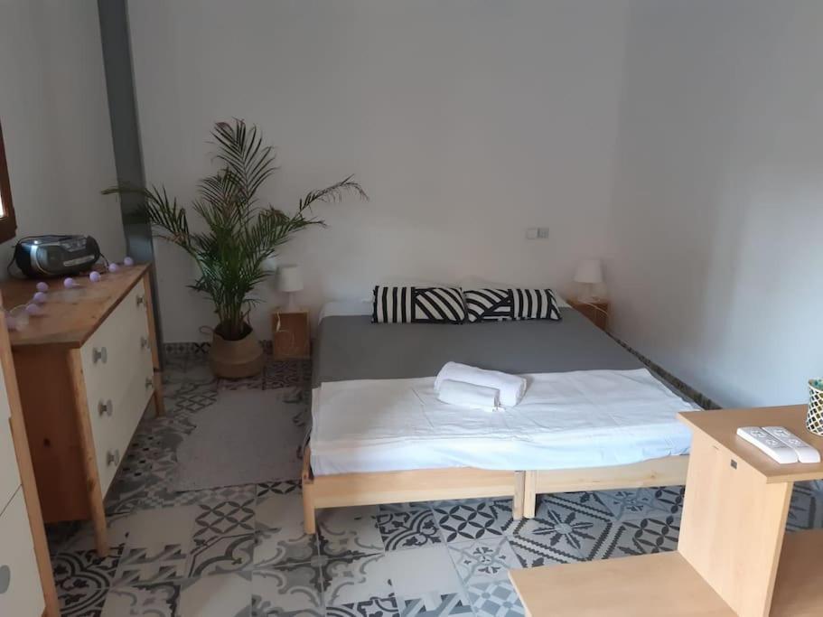 Precioso Con A/a En Ruzafa Con Terracita Privada Y Acceso A Un Jardin, 2-3 Personas Apartment