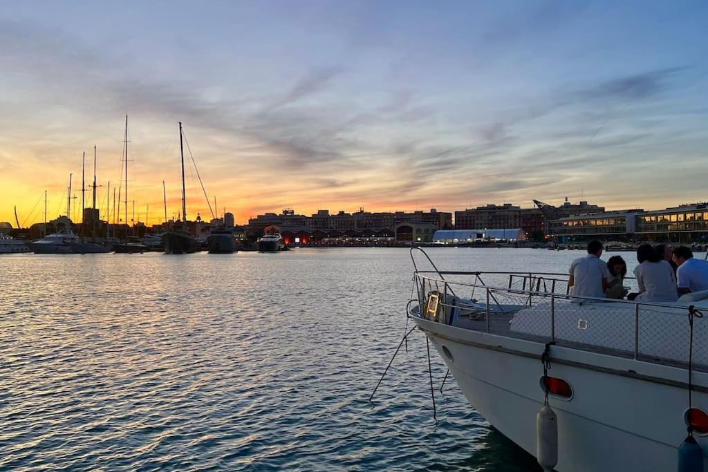 Botel Noche Insolita En Yate De 16m A 2 Minutos De La Playa