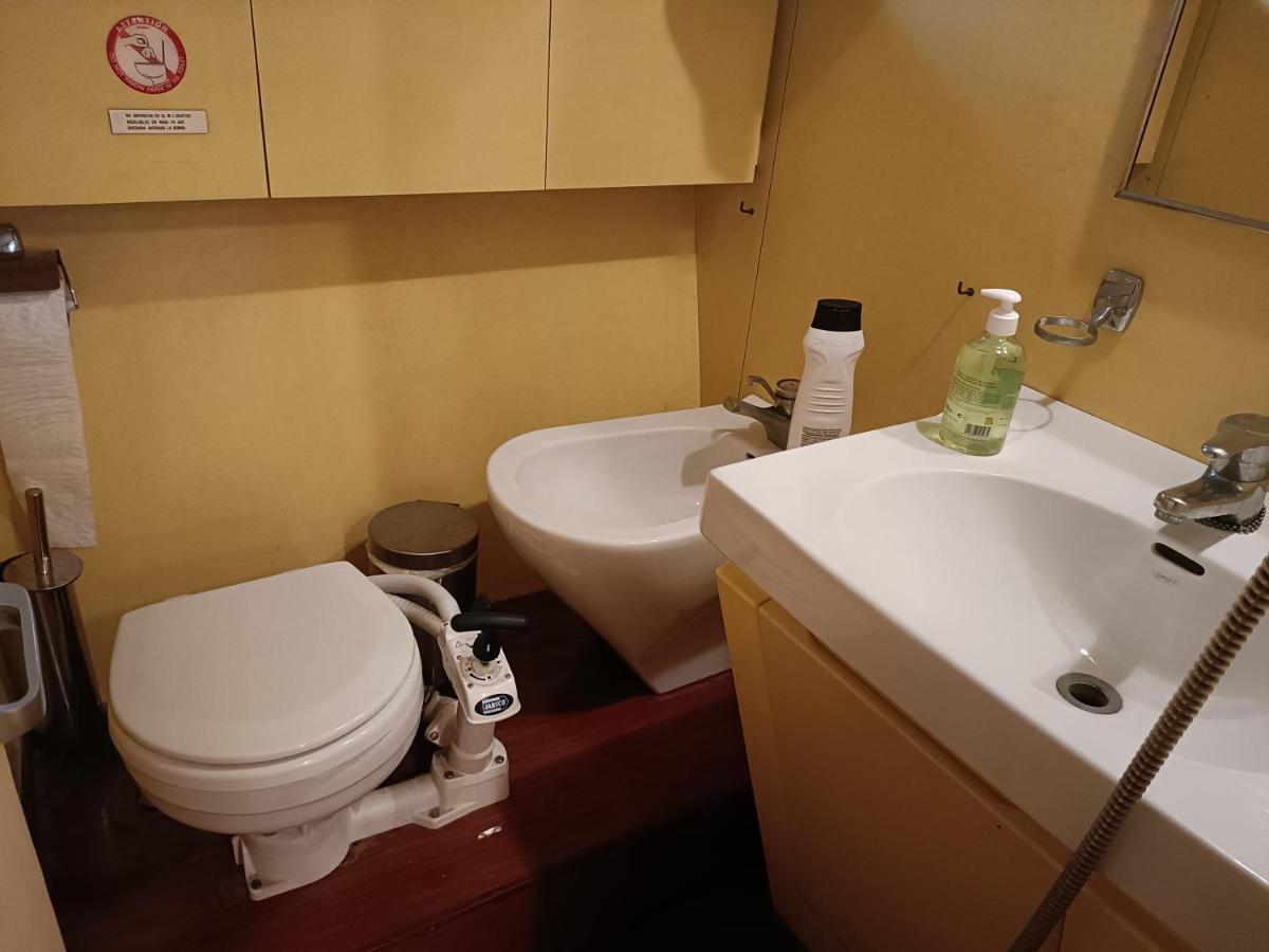 Botel Noche Insolita En Yate De 16m A 2 Minutos De La Playa Valencia
