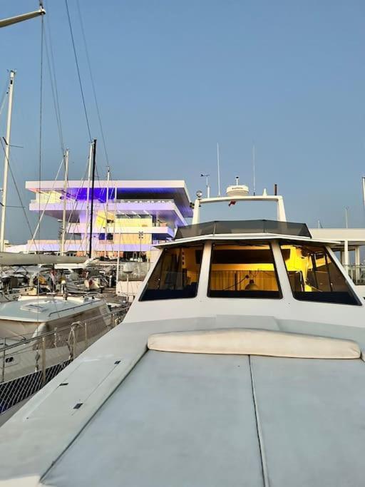 Botel Noche Insolita En Yate De 16m A 2 Minutos De La Playa Valencia
