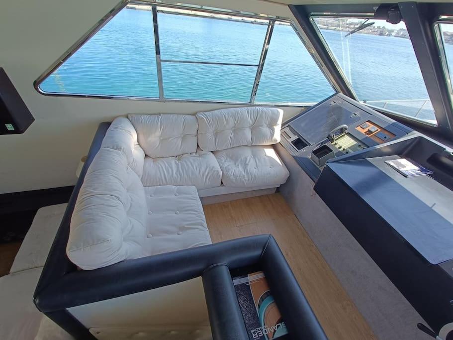 Botel Noche Insolita En Yate De 16m A 2 Minutos De La Playa