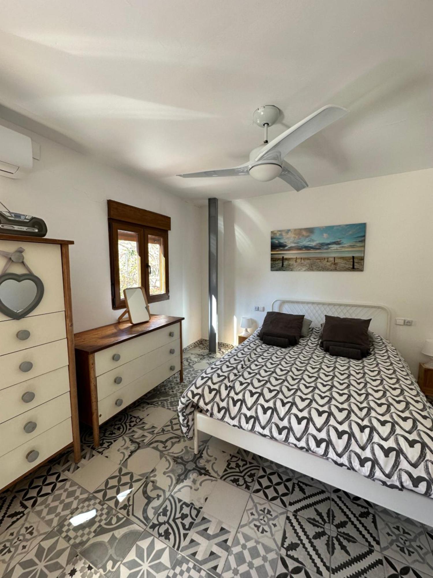 Apartment Precioso Con A/a En Ruzafa Con Terracita Privada Y Acceso A Un Jardin, 2-3 Personas