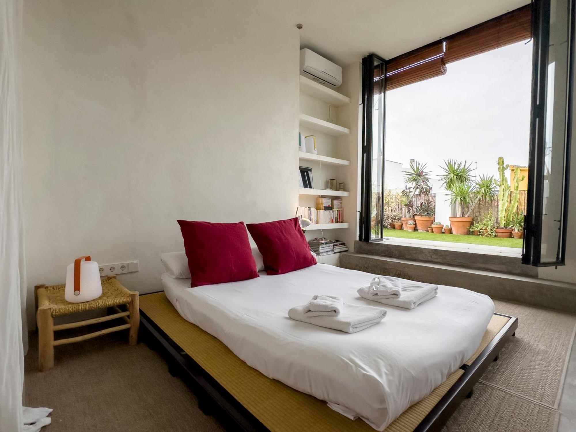 Serranos Apartment