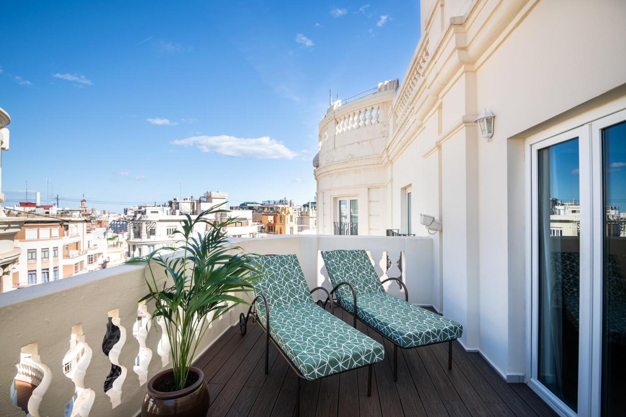 Melia Plaza 4*
