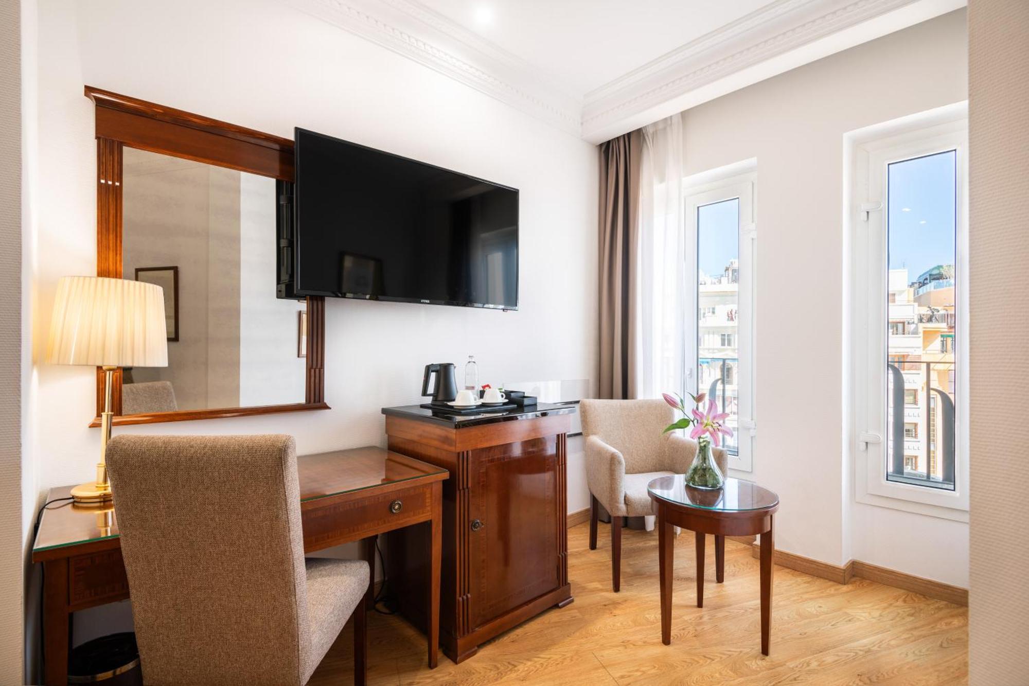 Melia Plaza Hotel 4*