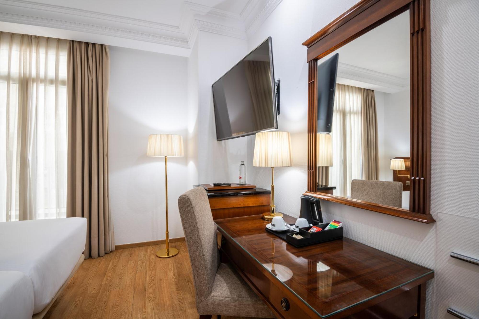 Melia Plaza Hotel 4*