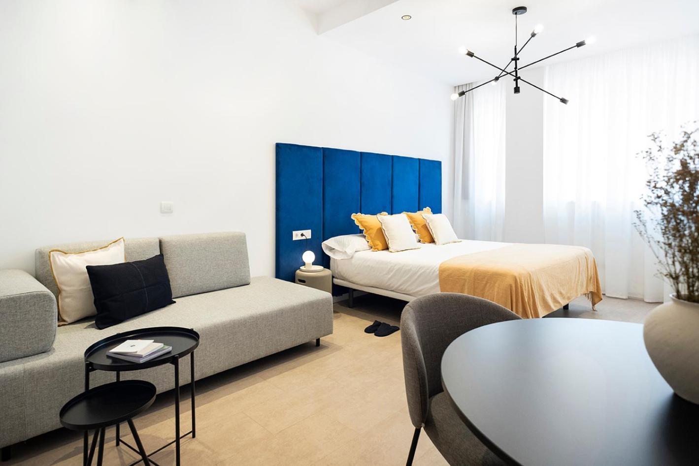 Blanq Marina Suites Aparthotel