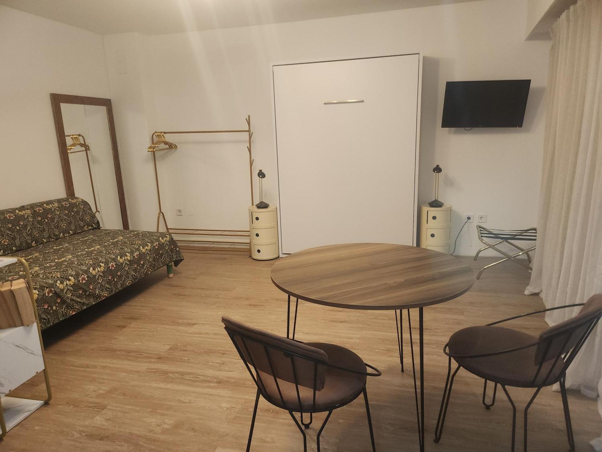 Emely Despacho Loft Port Homestay *
