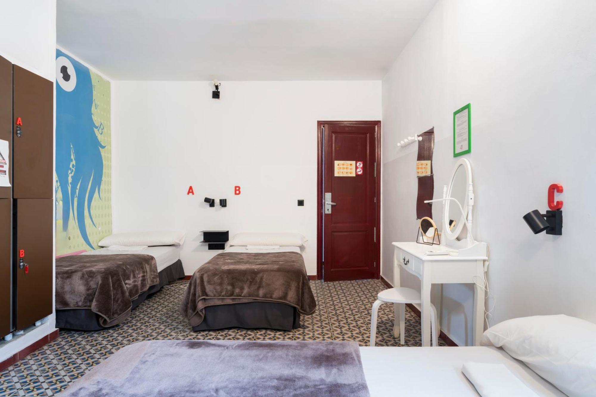 Youth By Feetup Hostel *