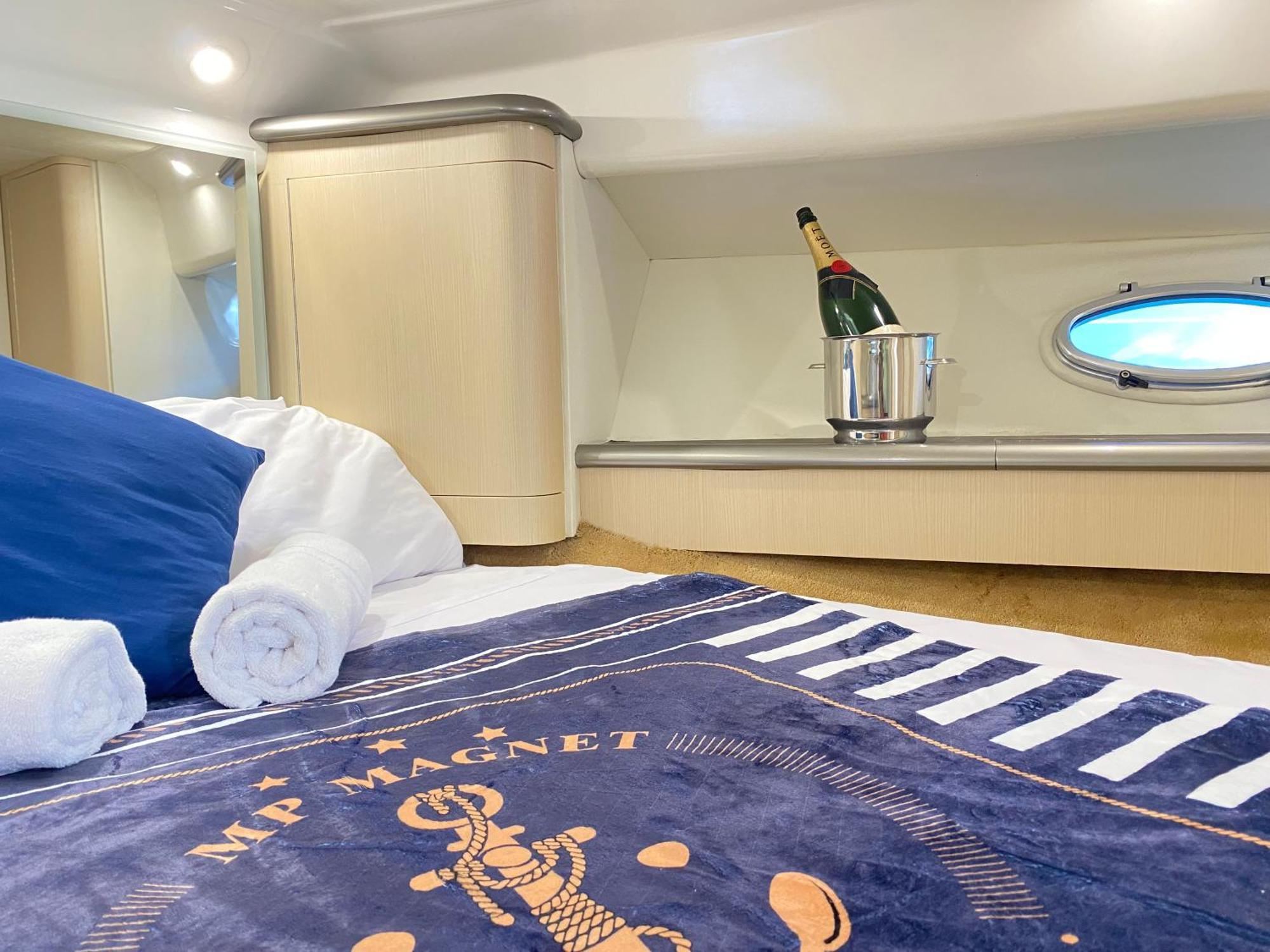 Botel The Yacht Experience Valencia