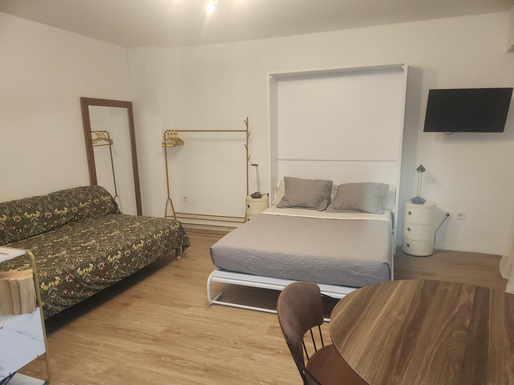 Emely Despacho Loft Port Homestay Valencia