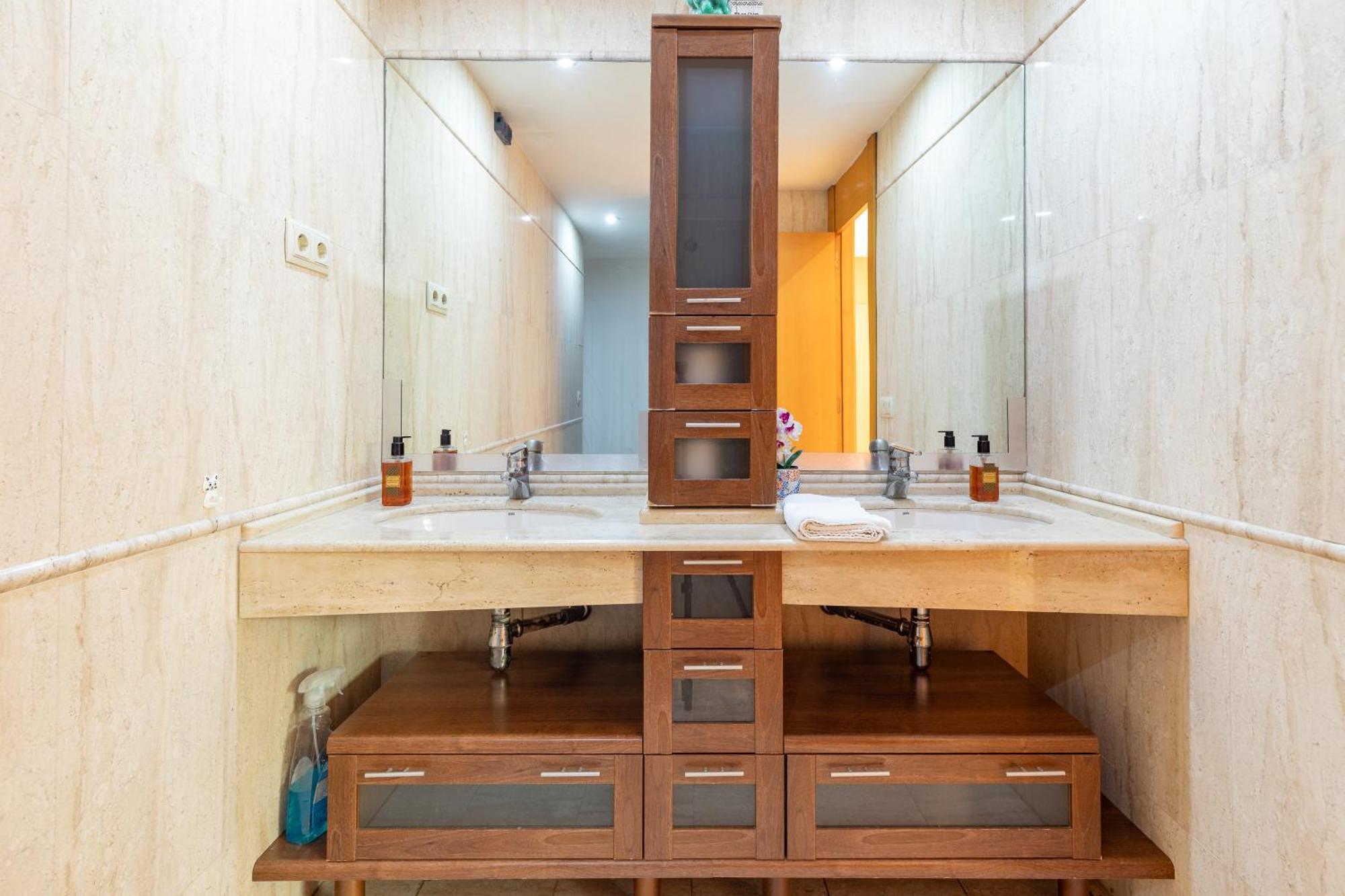 Penthouse Duplex In A 4 Floors Spanish House -8 Min To Center By Metro Appartement *
