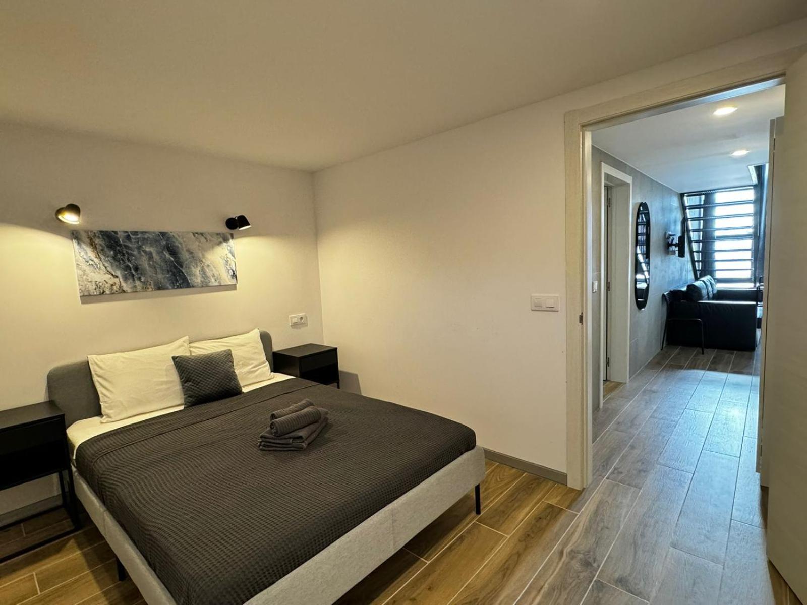 Melia Y Fuster 23c Aparthotel