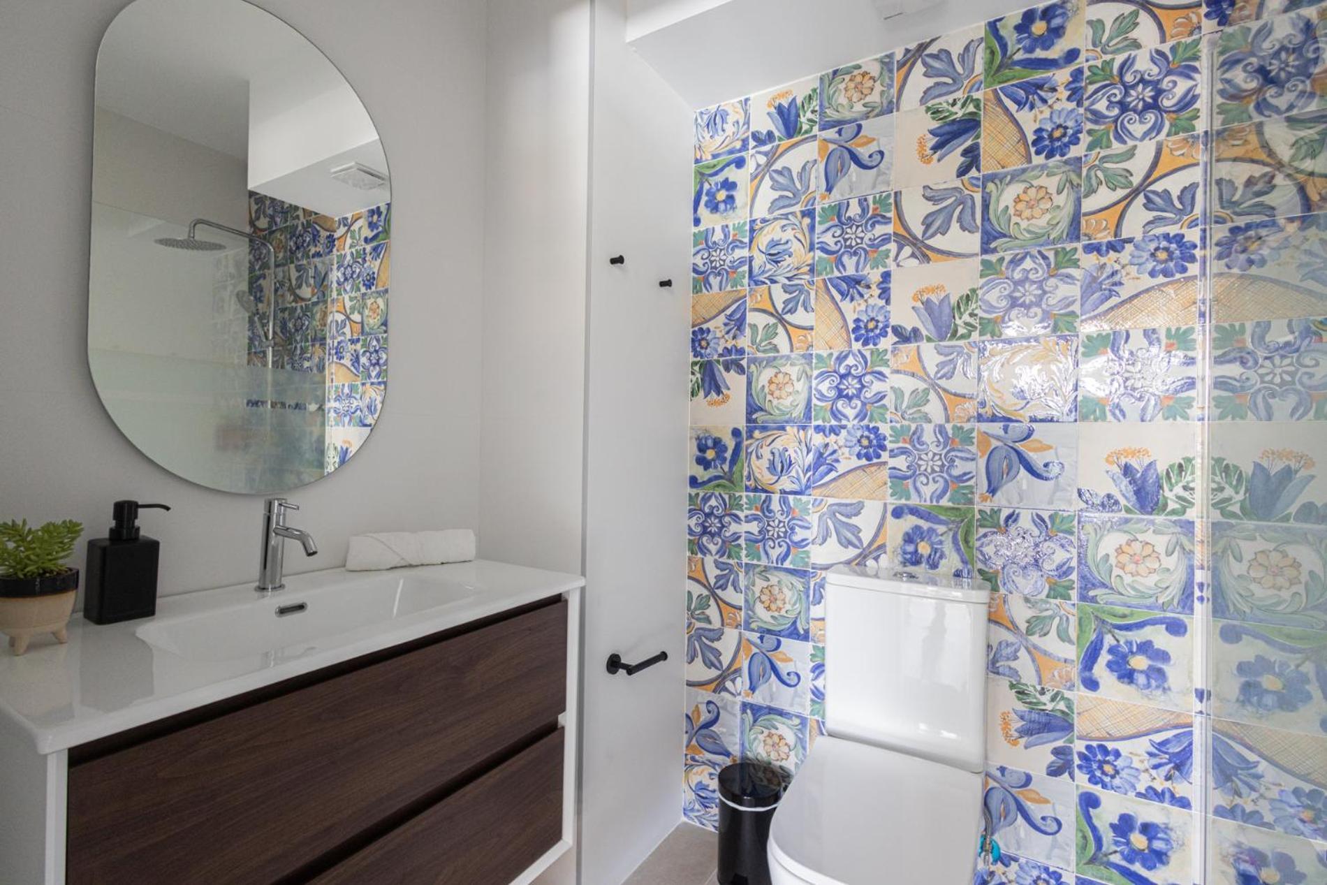 Florit Flats - Stylish Ceramic With Free Bicycles By The Joaquin Sorolla Station