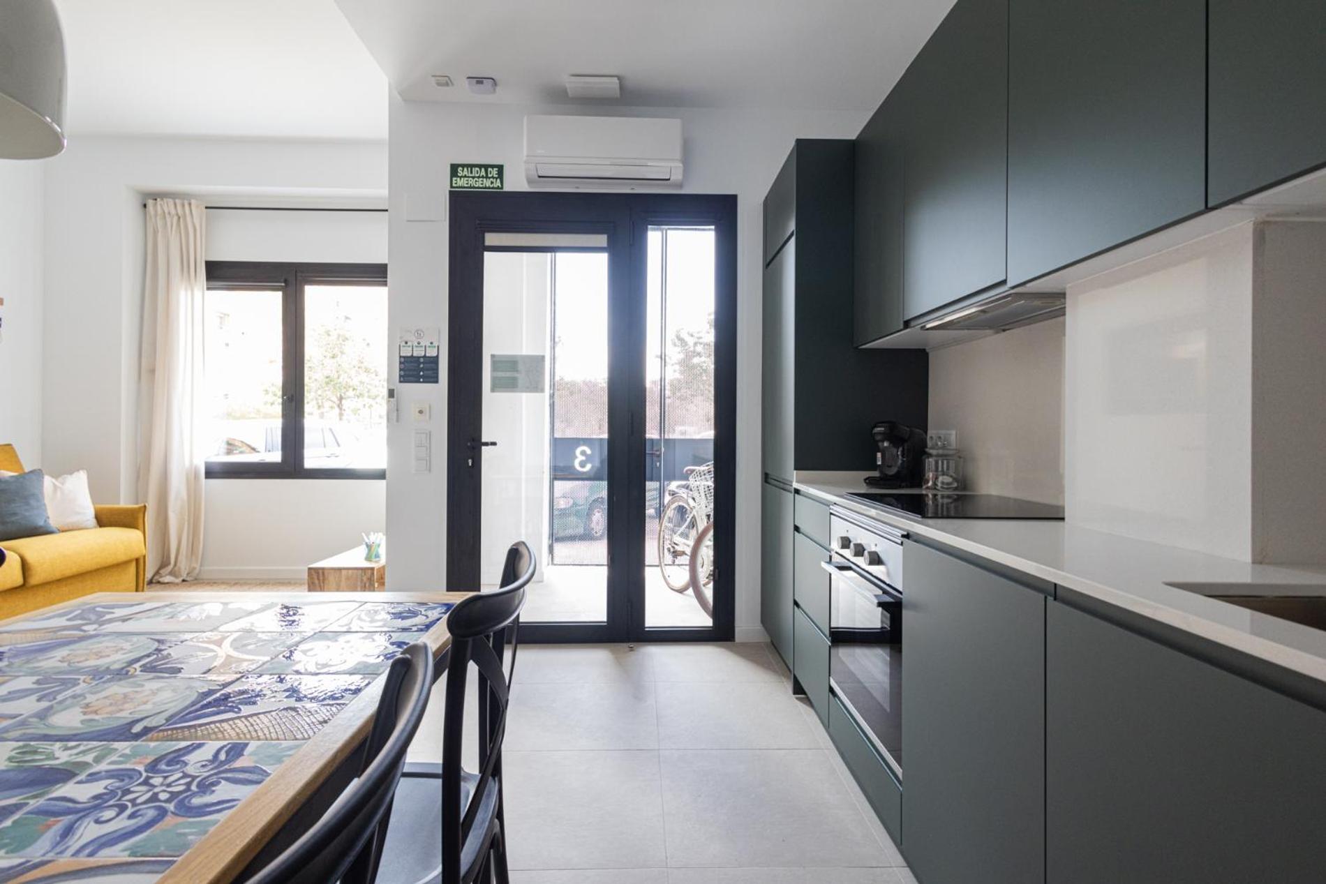 Florit Flats - Stylish Ceramic With Free Bicycles By The Joaquin Sorolla Station Apartment
