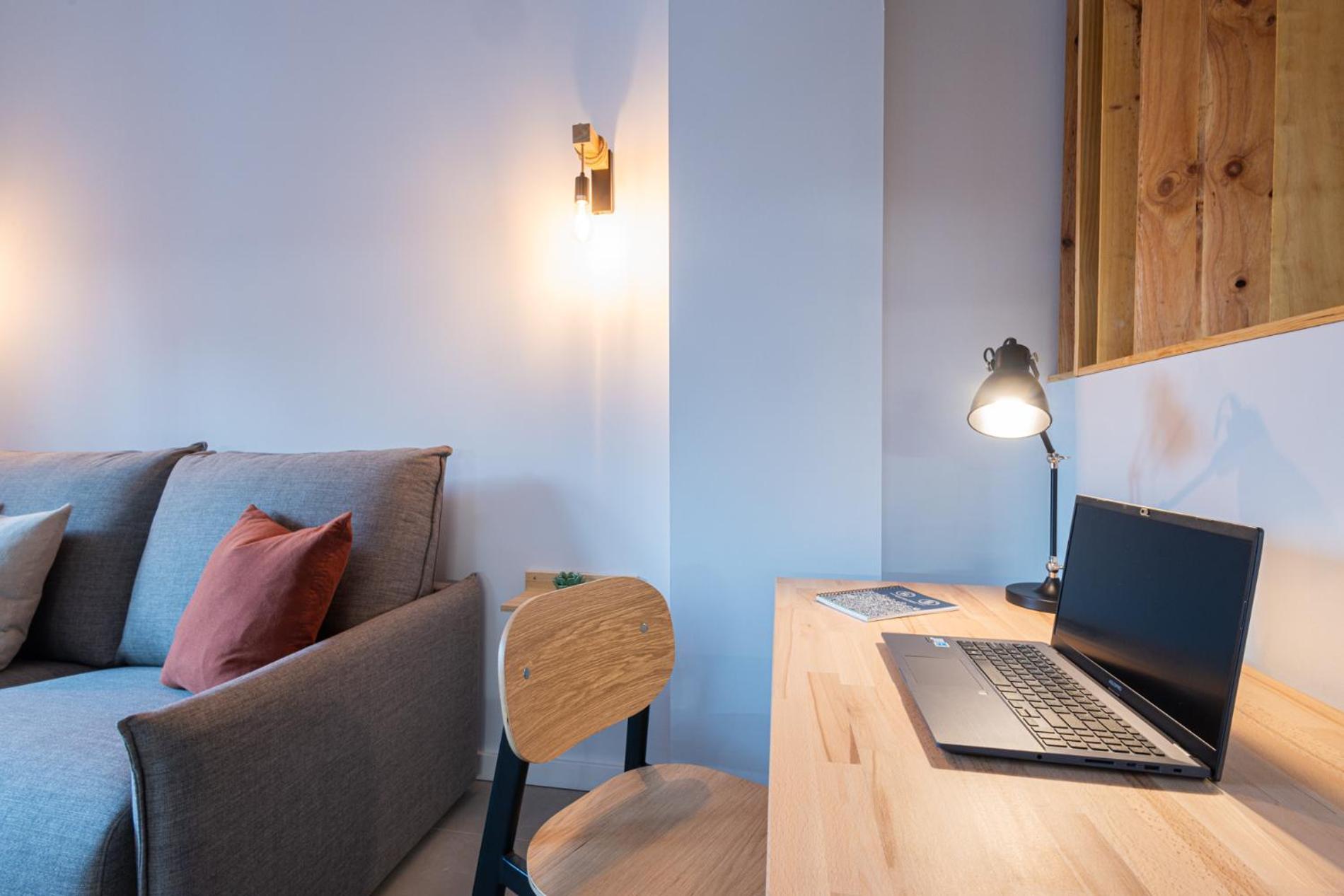 Florit Flats - Stylish Ceramic With Free Bicycles By The Joaquin Sorolla Station Apartment *