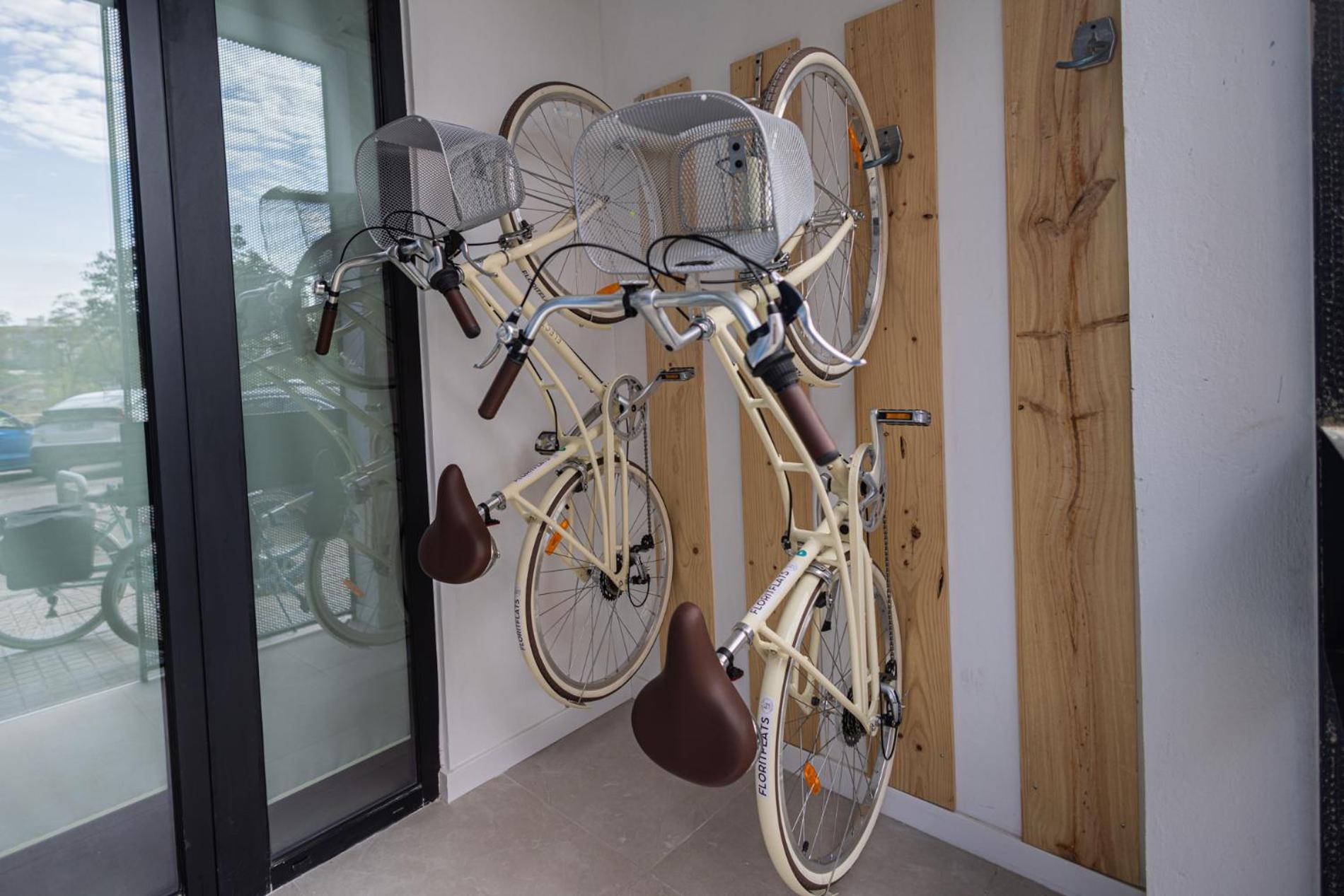 Florit Flats - Stylish Ceramic With Free Bicycles By The Joaquin Sorolla Station *