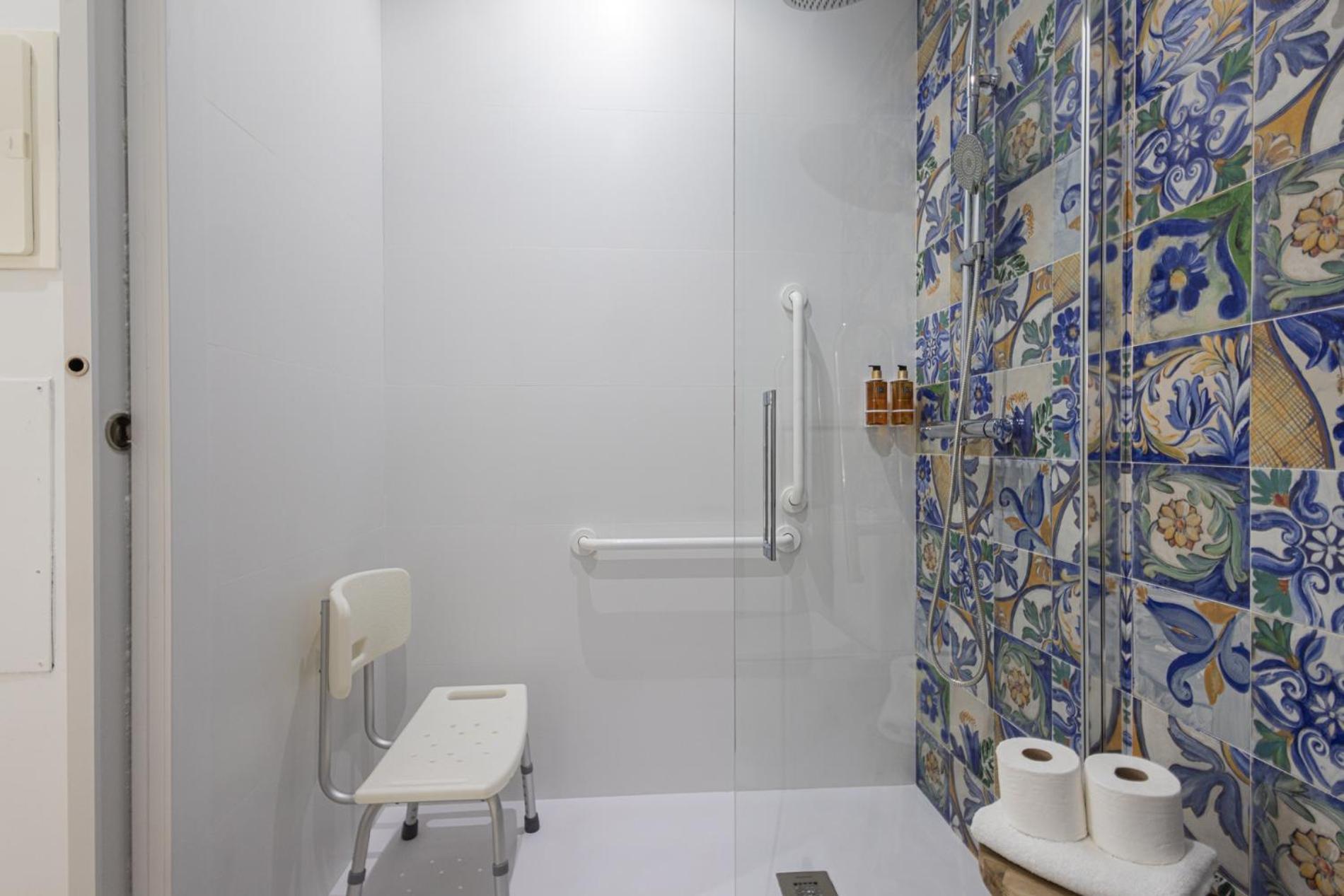 Florit Flats - Stylish Ceramic With Free Bicycles By The Joaquin Sorolla Station Apartment *