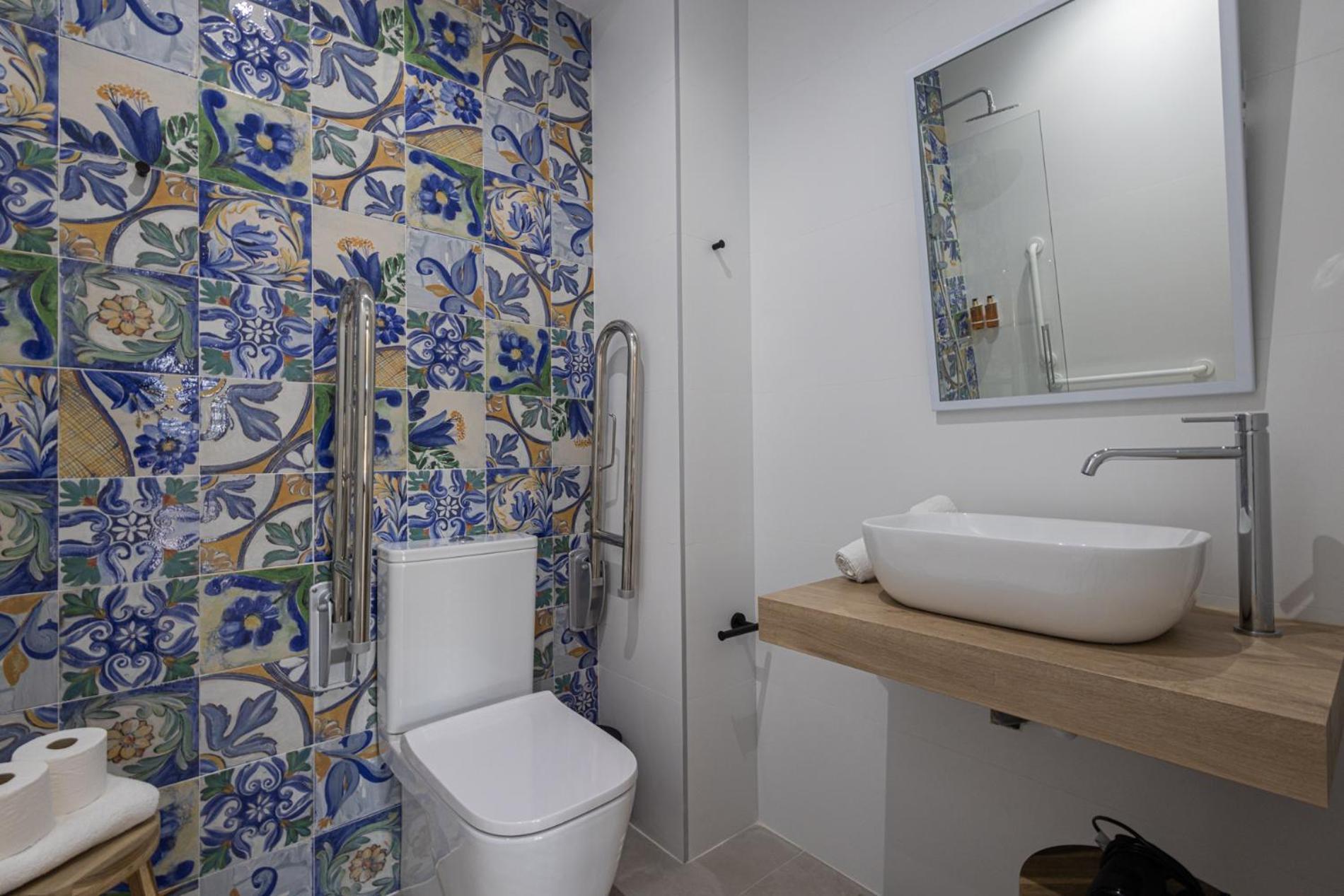 Florit Flats - Stylish Ceramic With Free Bicycles By The Joaquin Sorolla Station Valencia