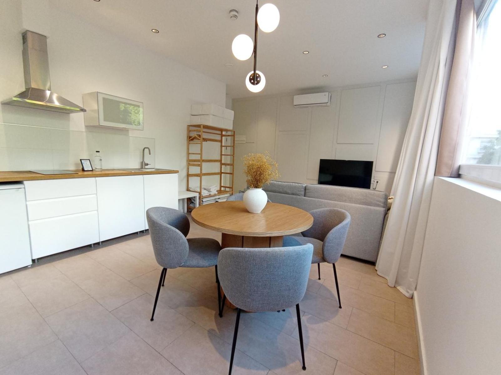 Blanq Marina Suites Aparthotel Valencia