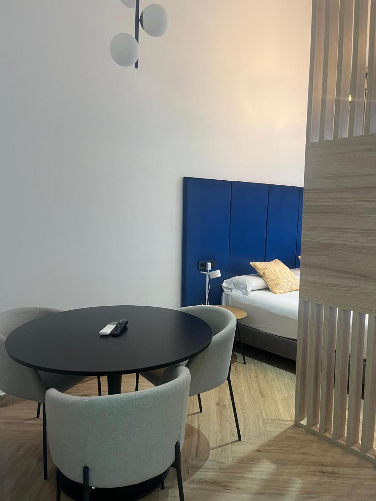 Blanq Marina Suites * Valencia