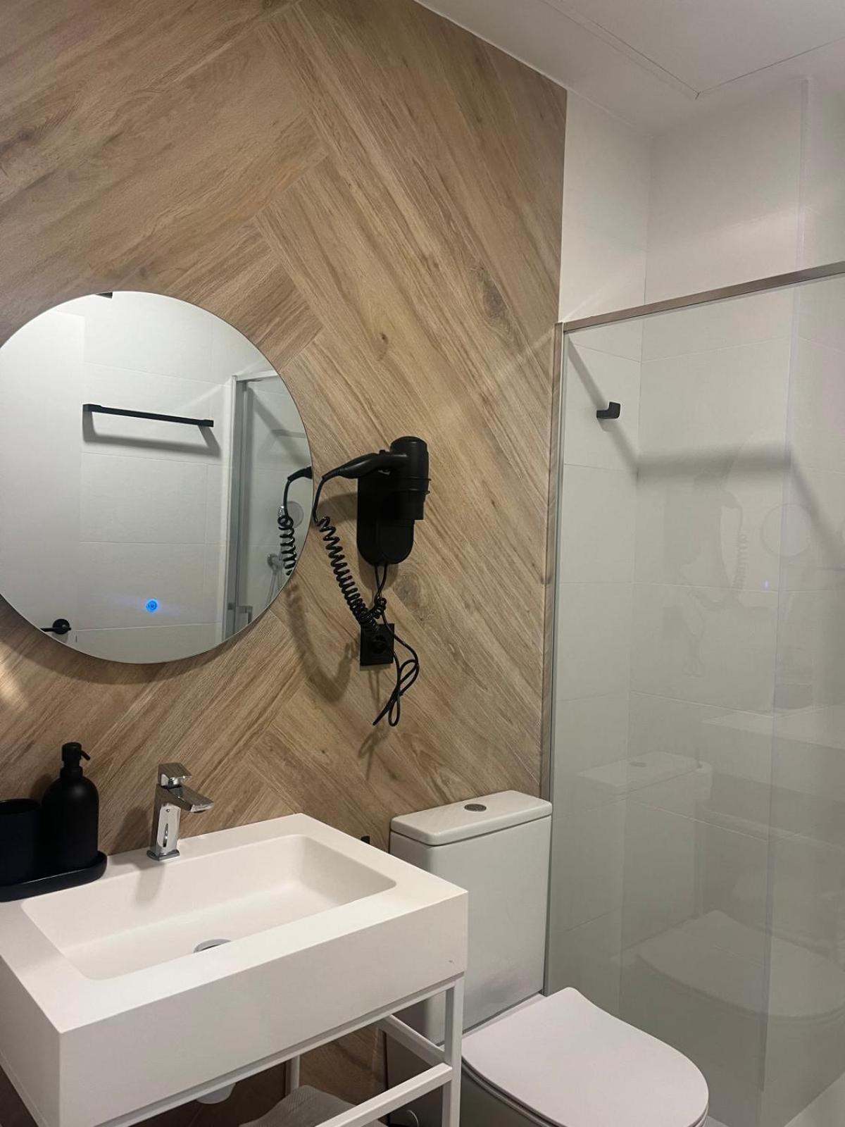 Blanq Marina Suites Aparthotel Valencia