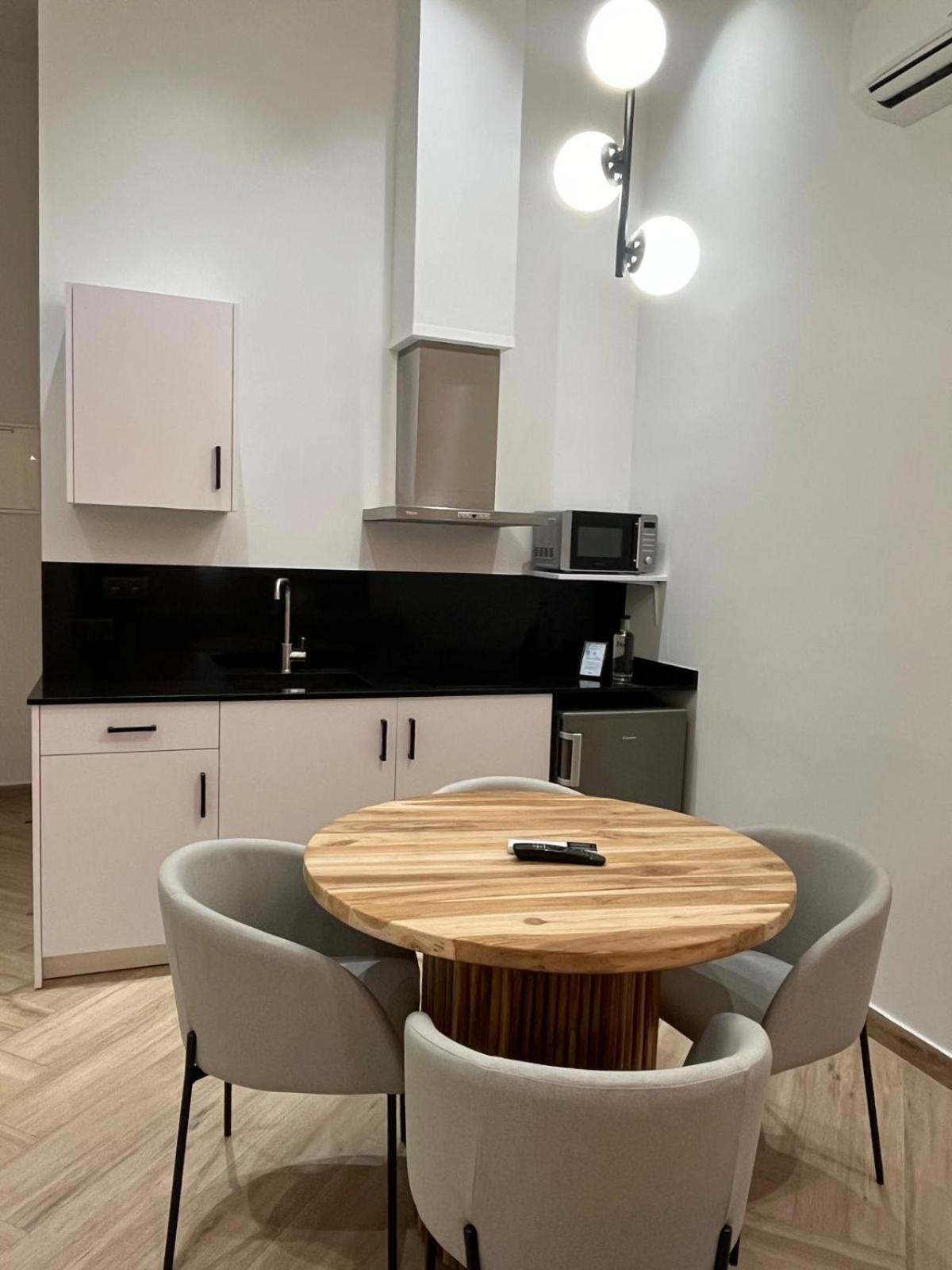 Aparthotel Blanq Marina Suites