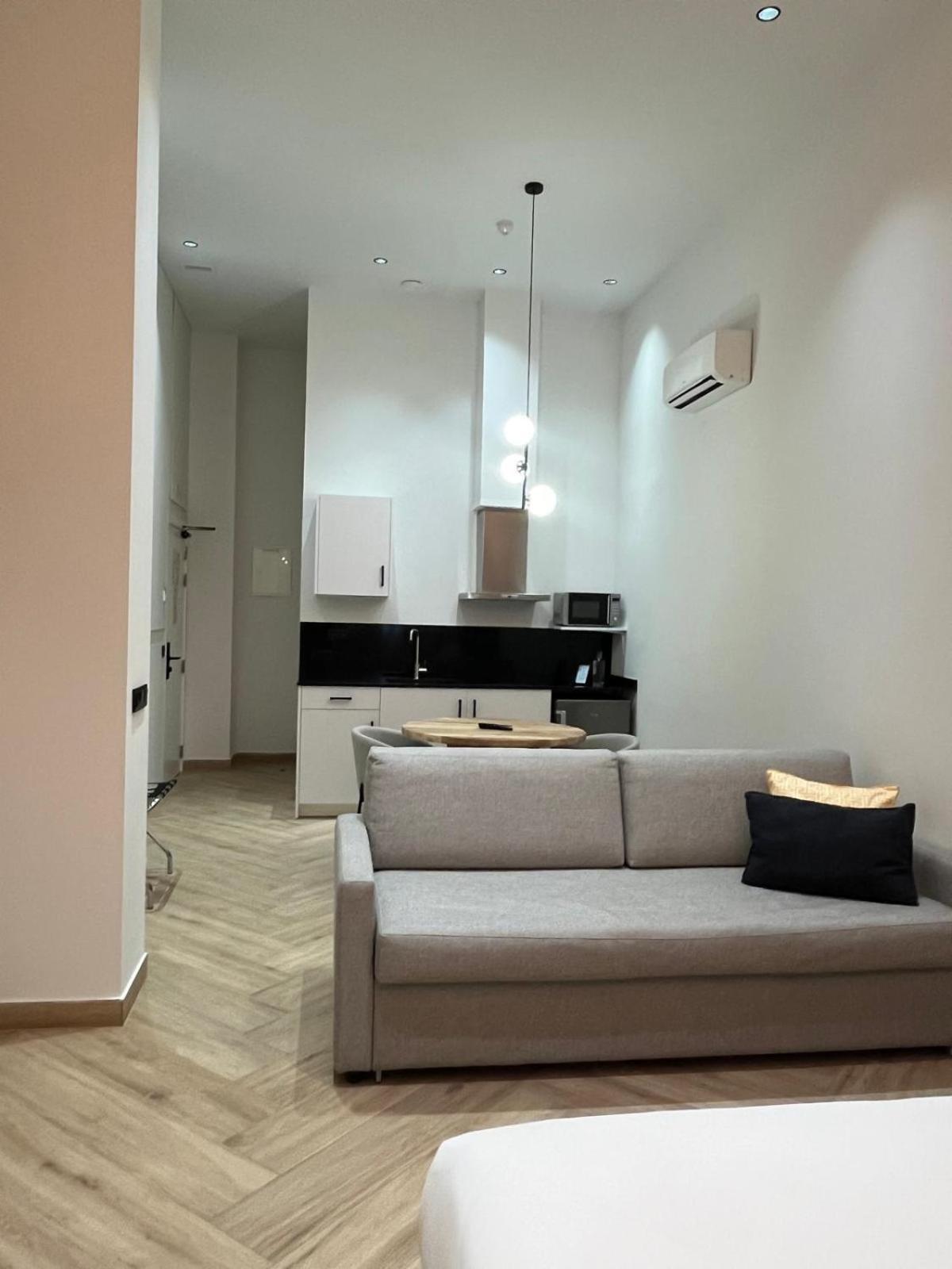 Blanq Marina Suites Aparthotel Valencia