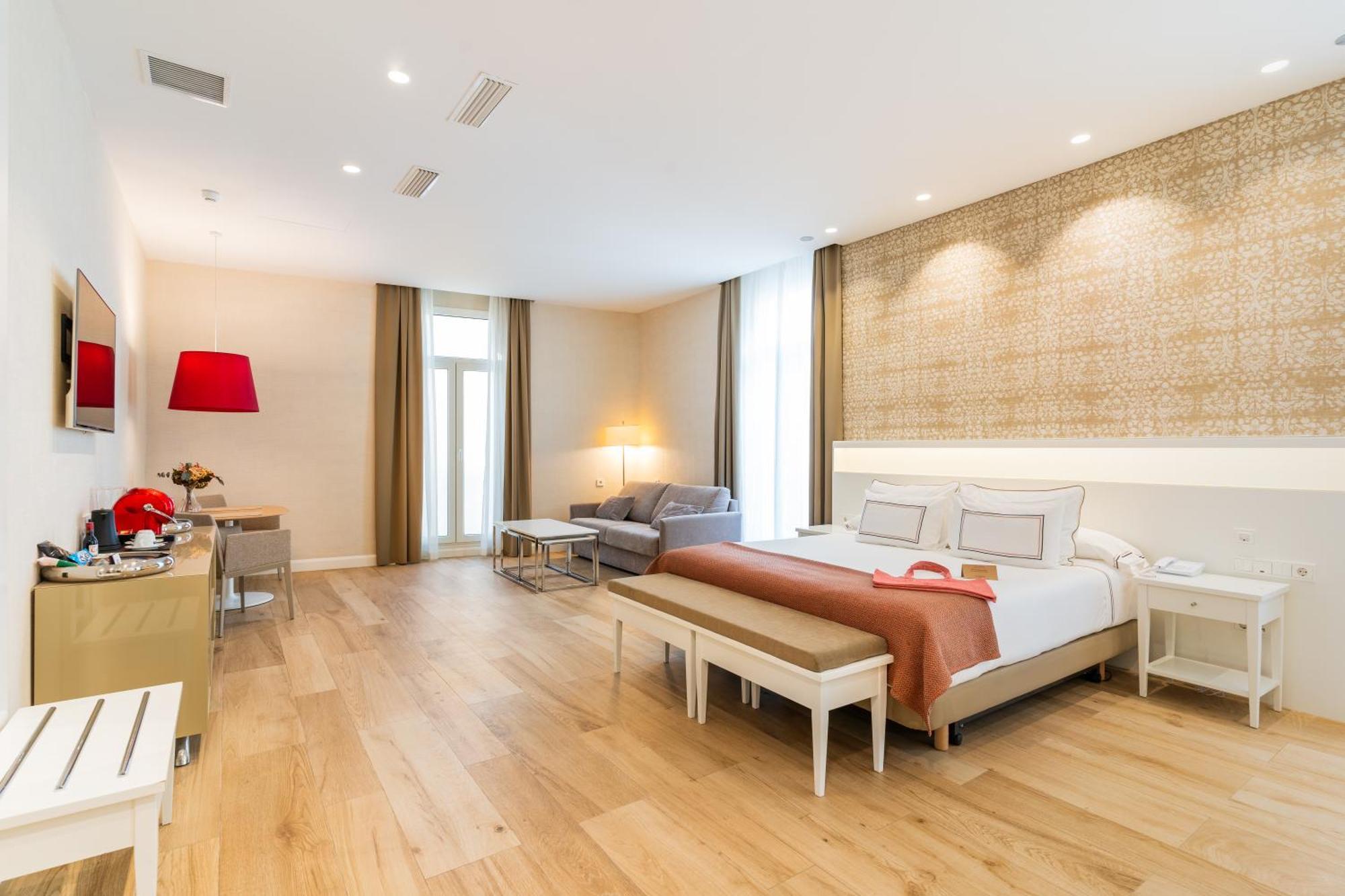 Melia Plaza 4*