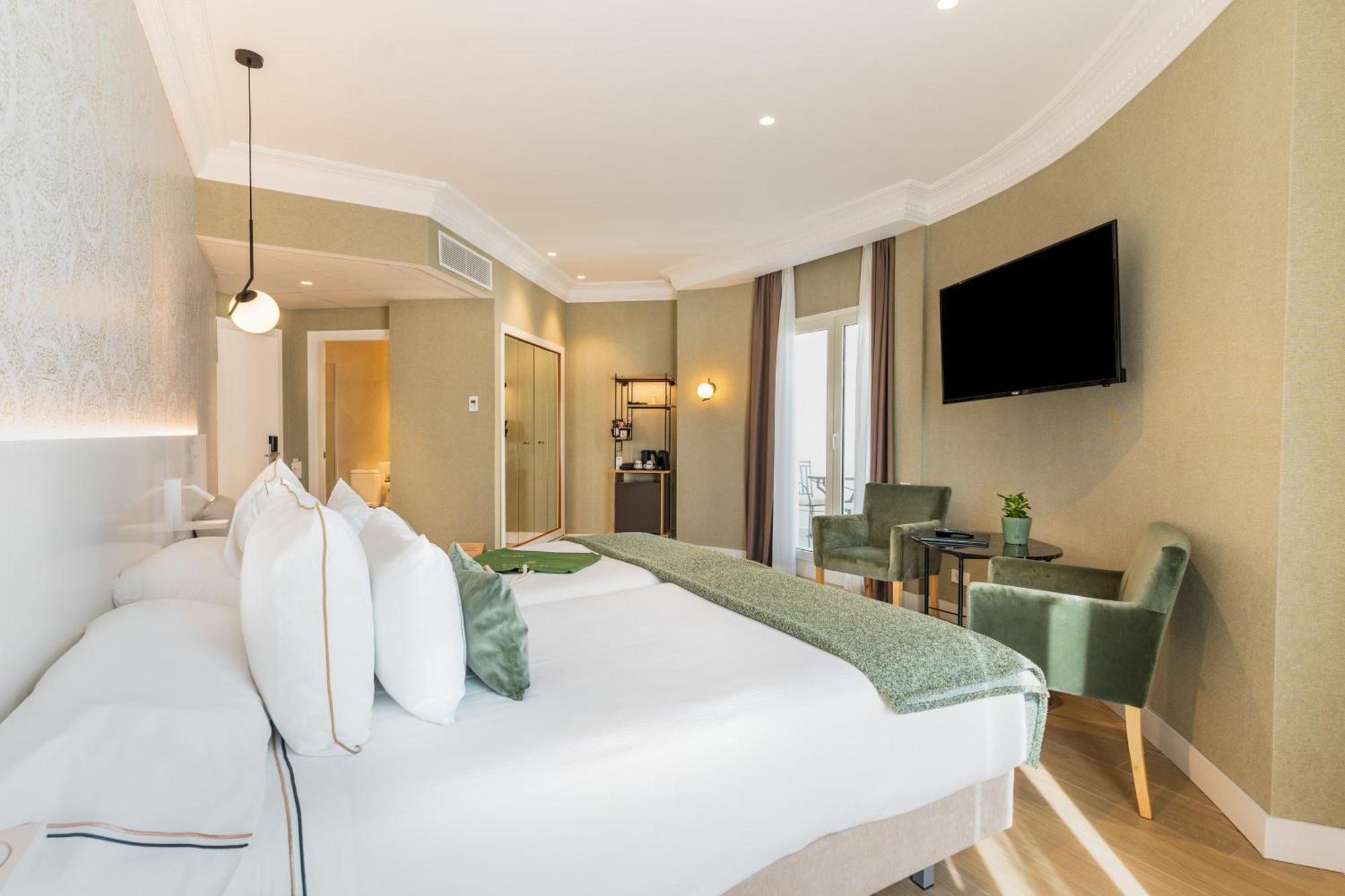 Melia Plaza 4*