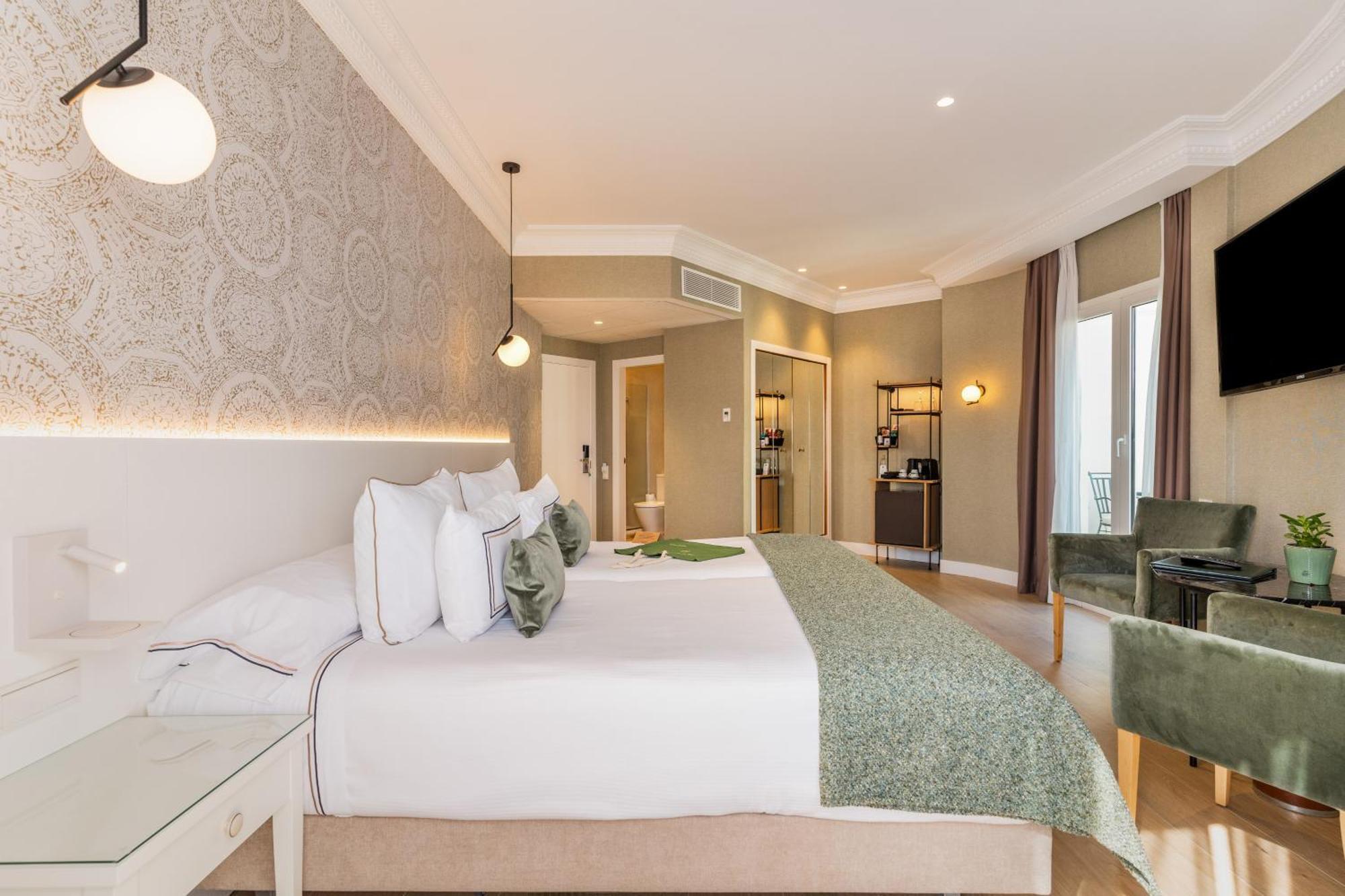 Melia Plaza Hotel 4*