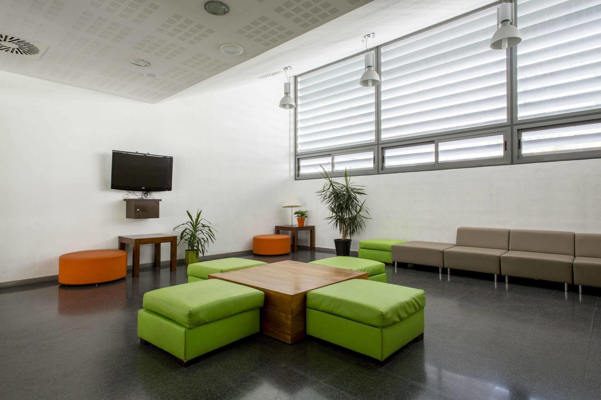 Residencia Universitaria Resa Damia Bonet * Valencia