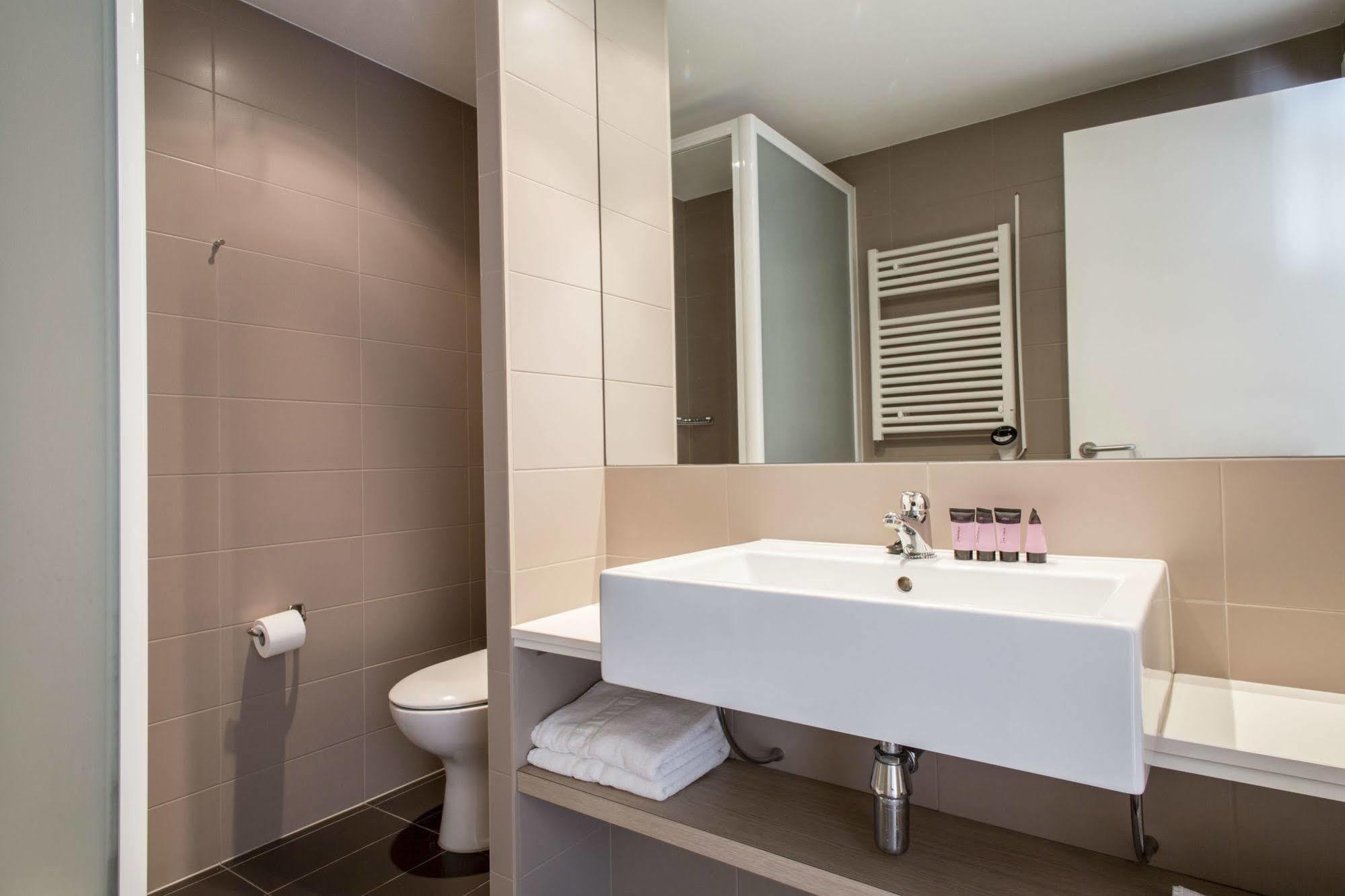 Residencia Universitaria Resa Damia Bonet * Valencia