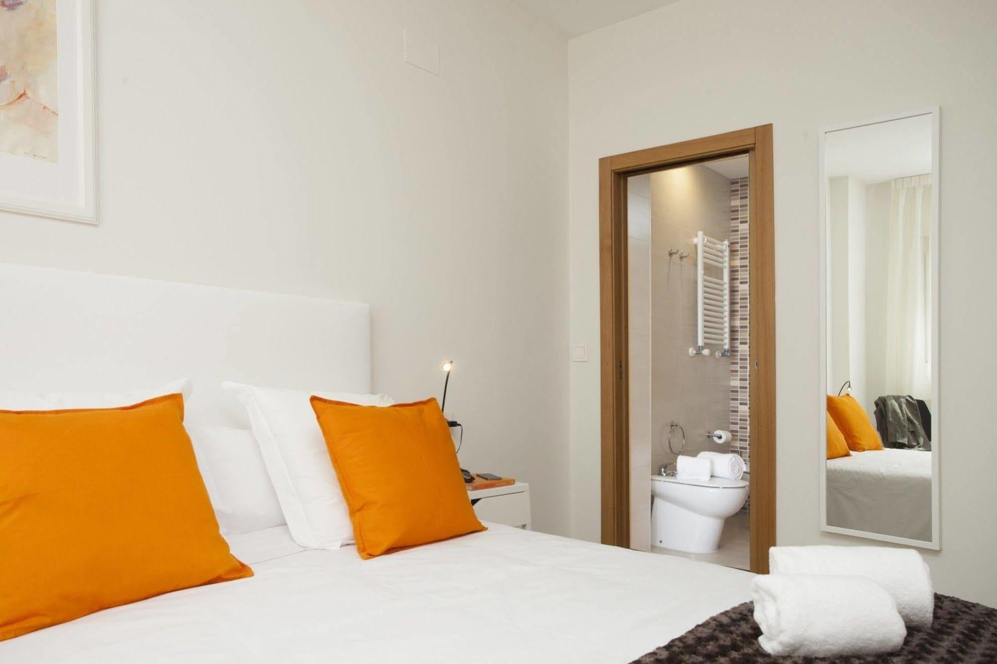 Singularstays Mar44 *