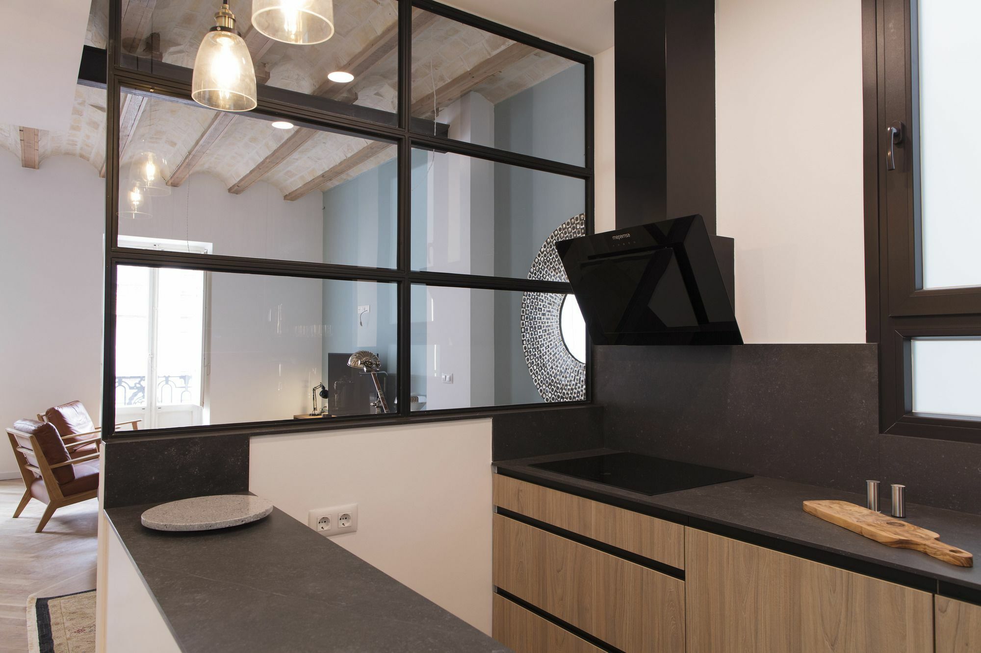 Chic And In Lively But Quiet Area *