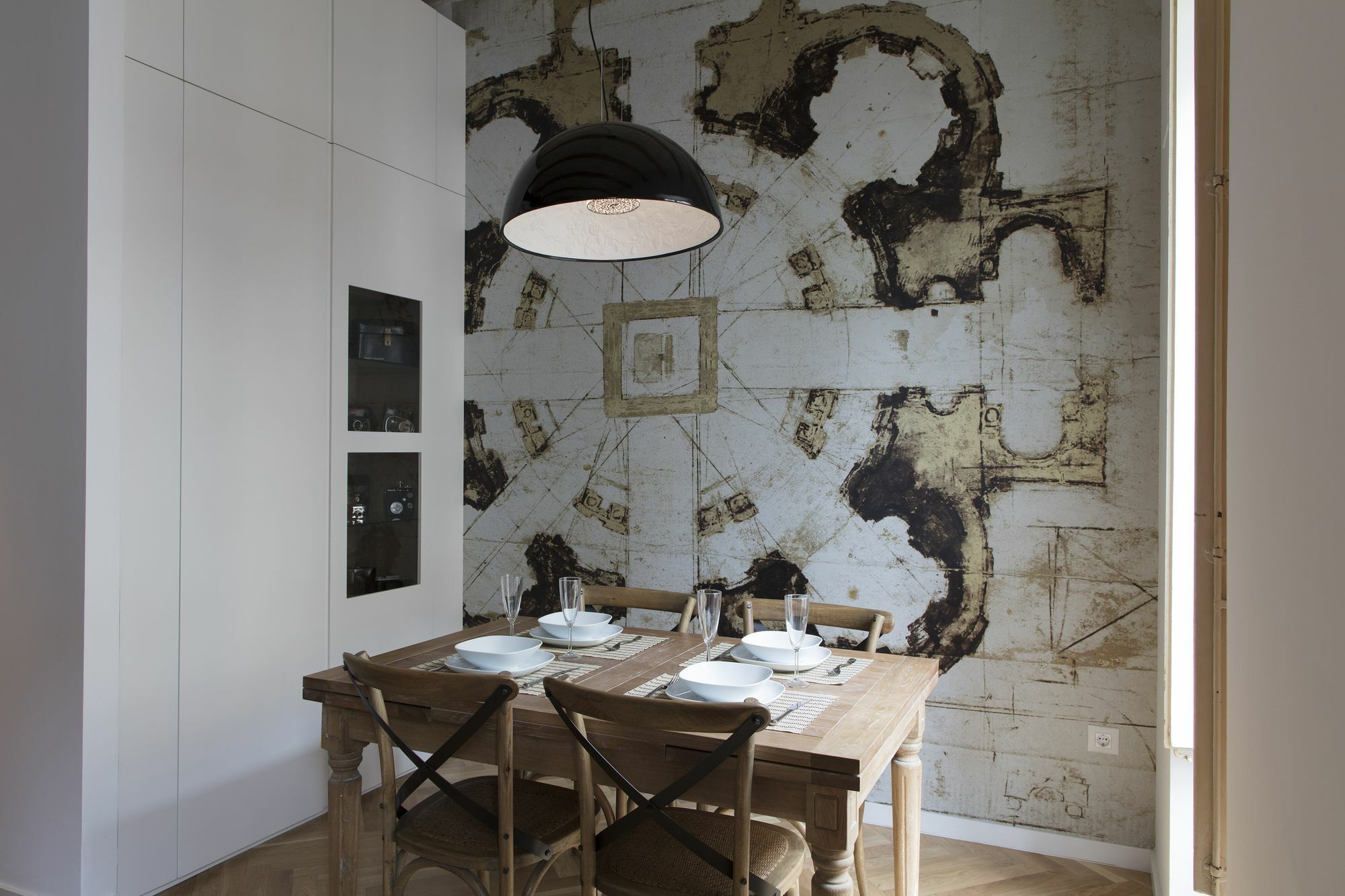 Apartment Chic And In Lively But Quiet Area *