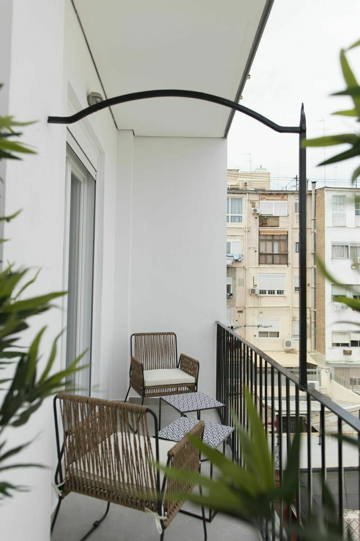 Chic And In Lively But Quiet Area Apartment Valencia